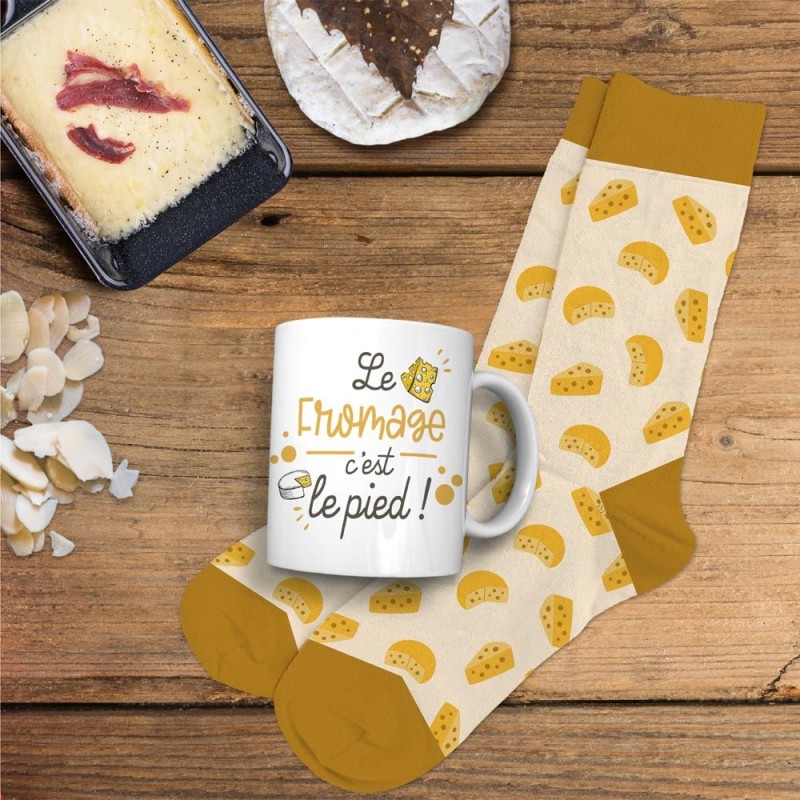 COFFRET MUG CHAUSSETTES "LE FROMAGE C EST LE PIED"